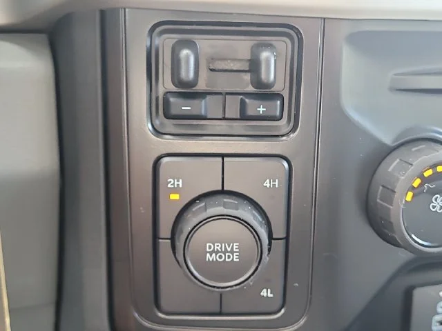 New 2027 Oxford White Ford XL 4WD CREW CAB image 25