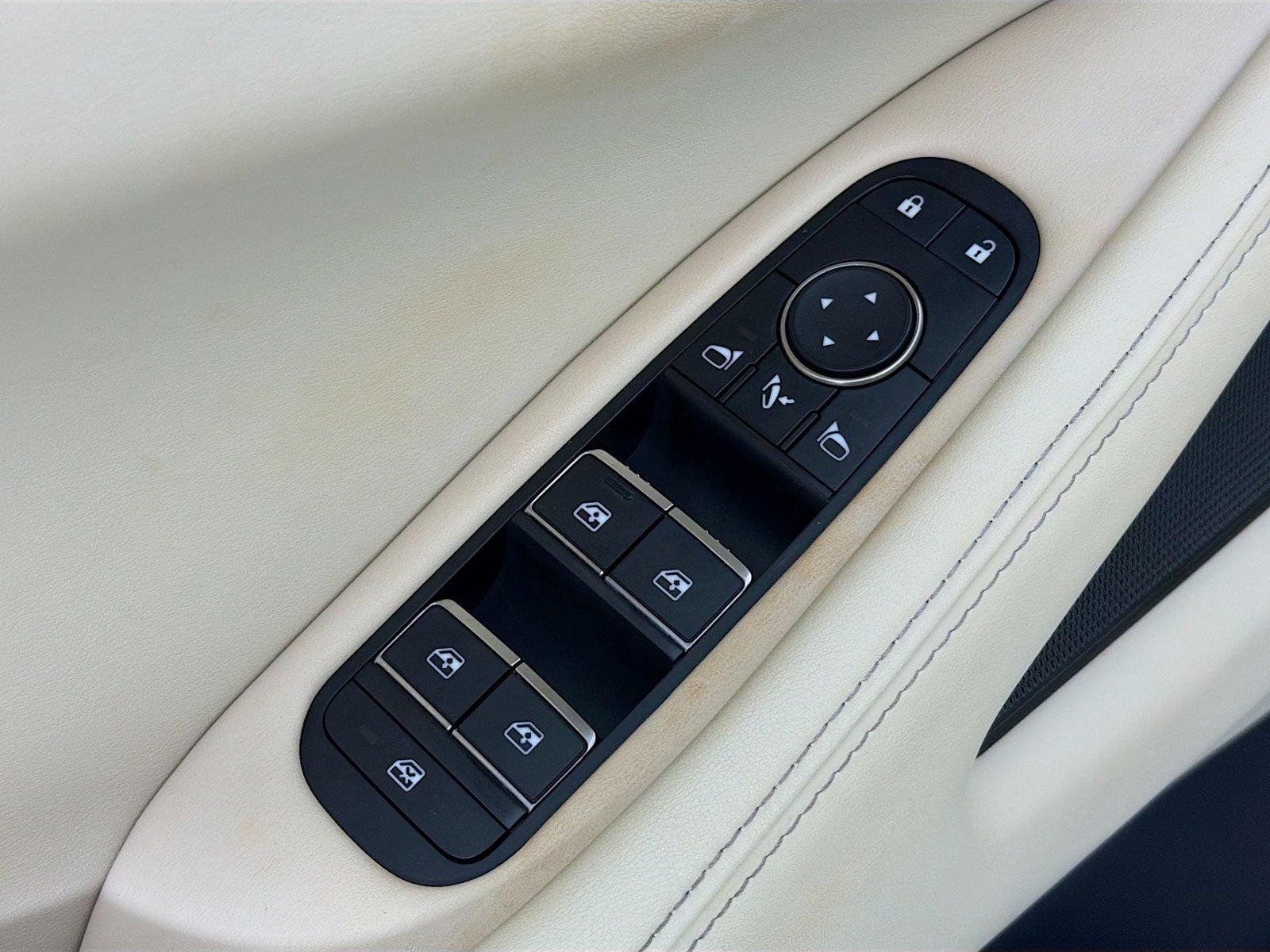 Used 2023 Majestic White INFINITI LUXE image 24