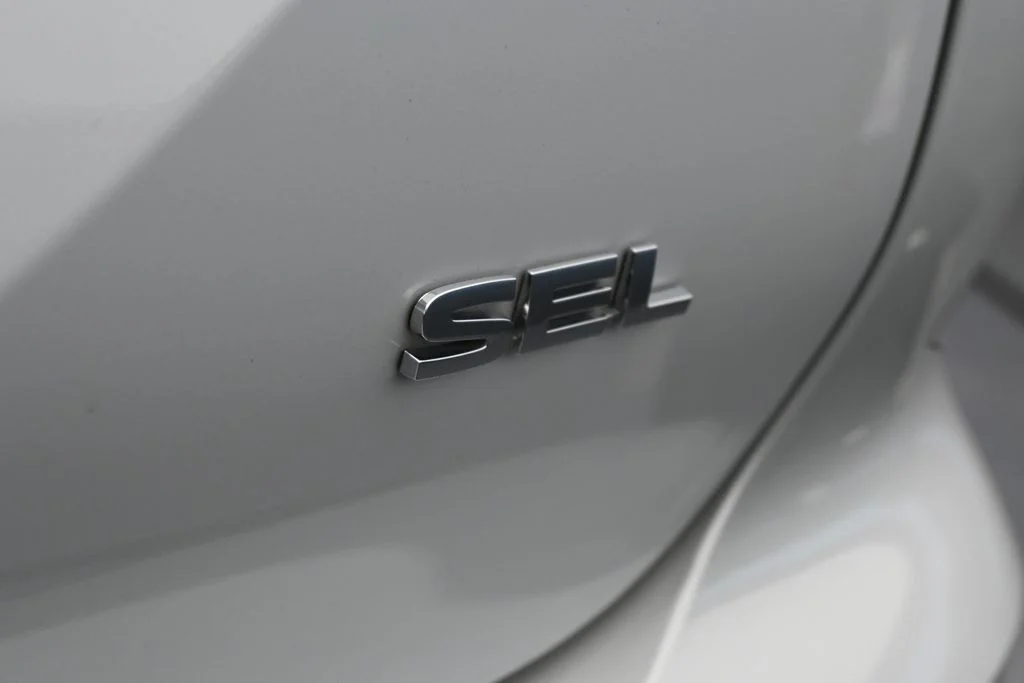 Used 2024 White Mitsubishi SEL image 33