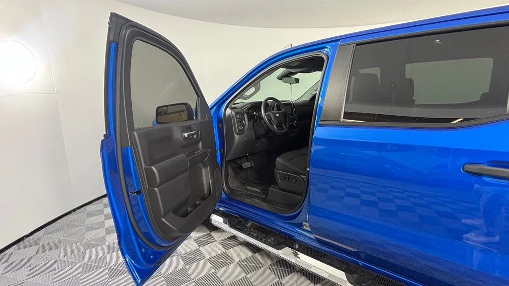 Used 2023 Blue Chevrolet Custom image 7