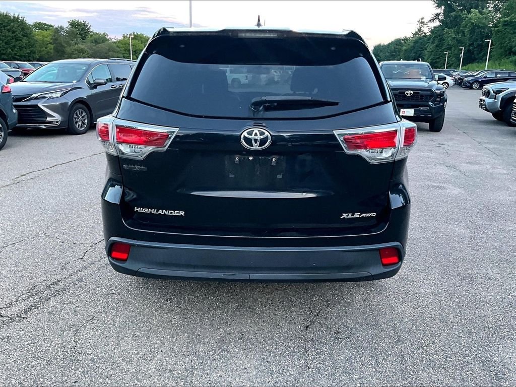 Used 2014 Black Toyota XLE V6 image 10