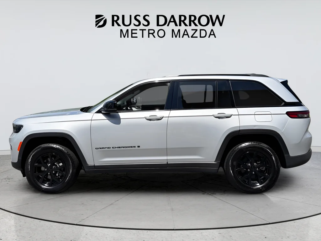 Used 2025 Silver Jeep Altitude image 2