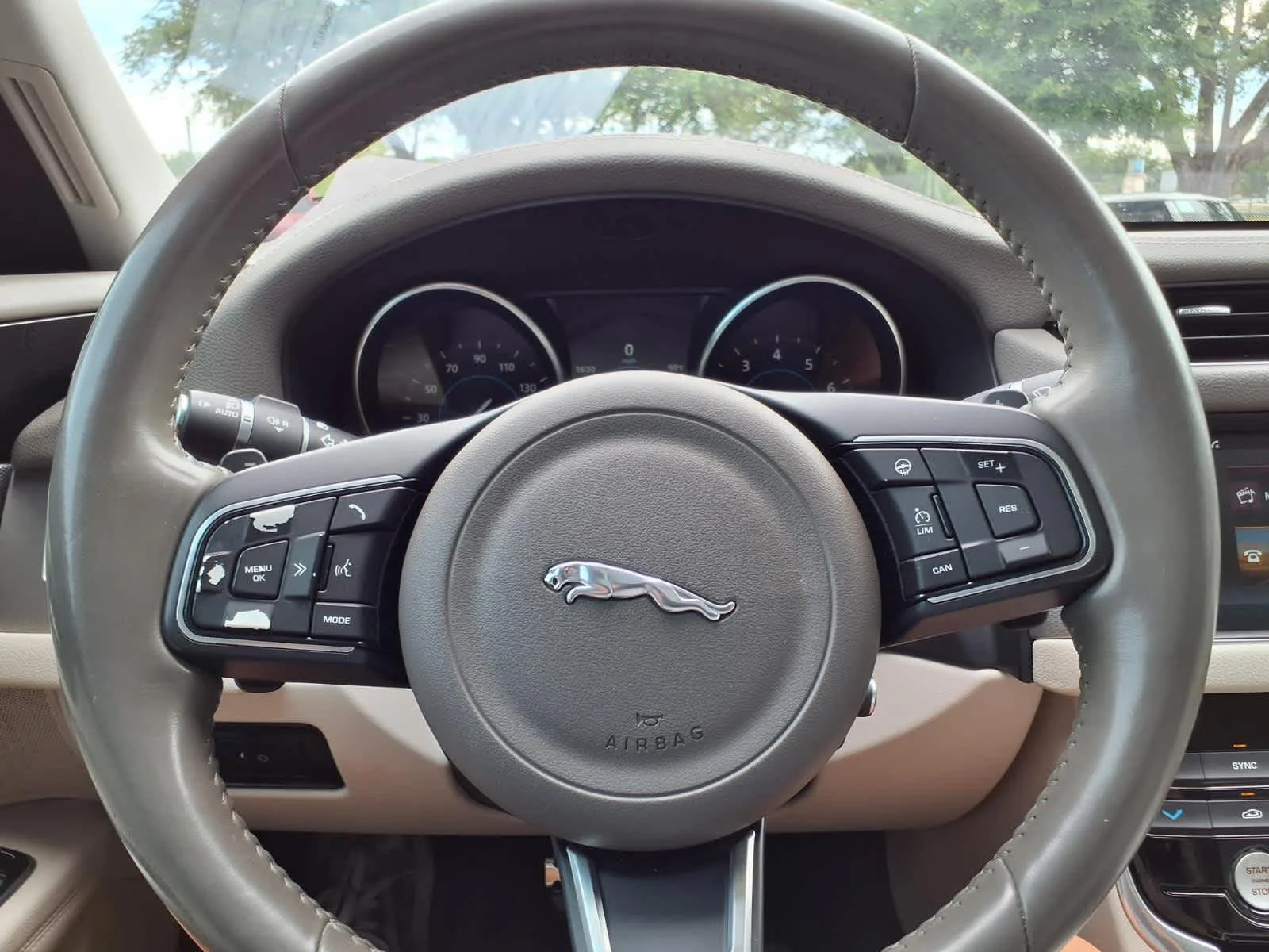 Used 2016 Polaris White Jaguar 35t Prestige image 26