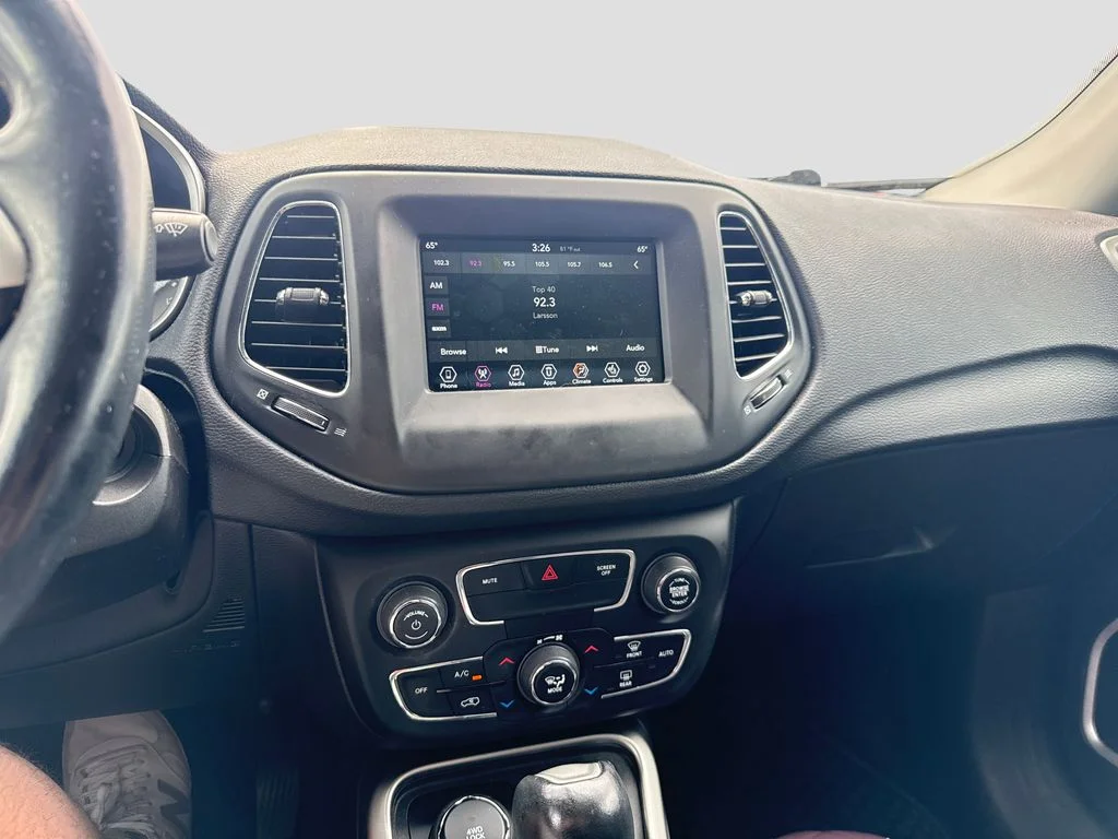 Used 2020 Black Jeep Latitude image 20