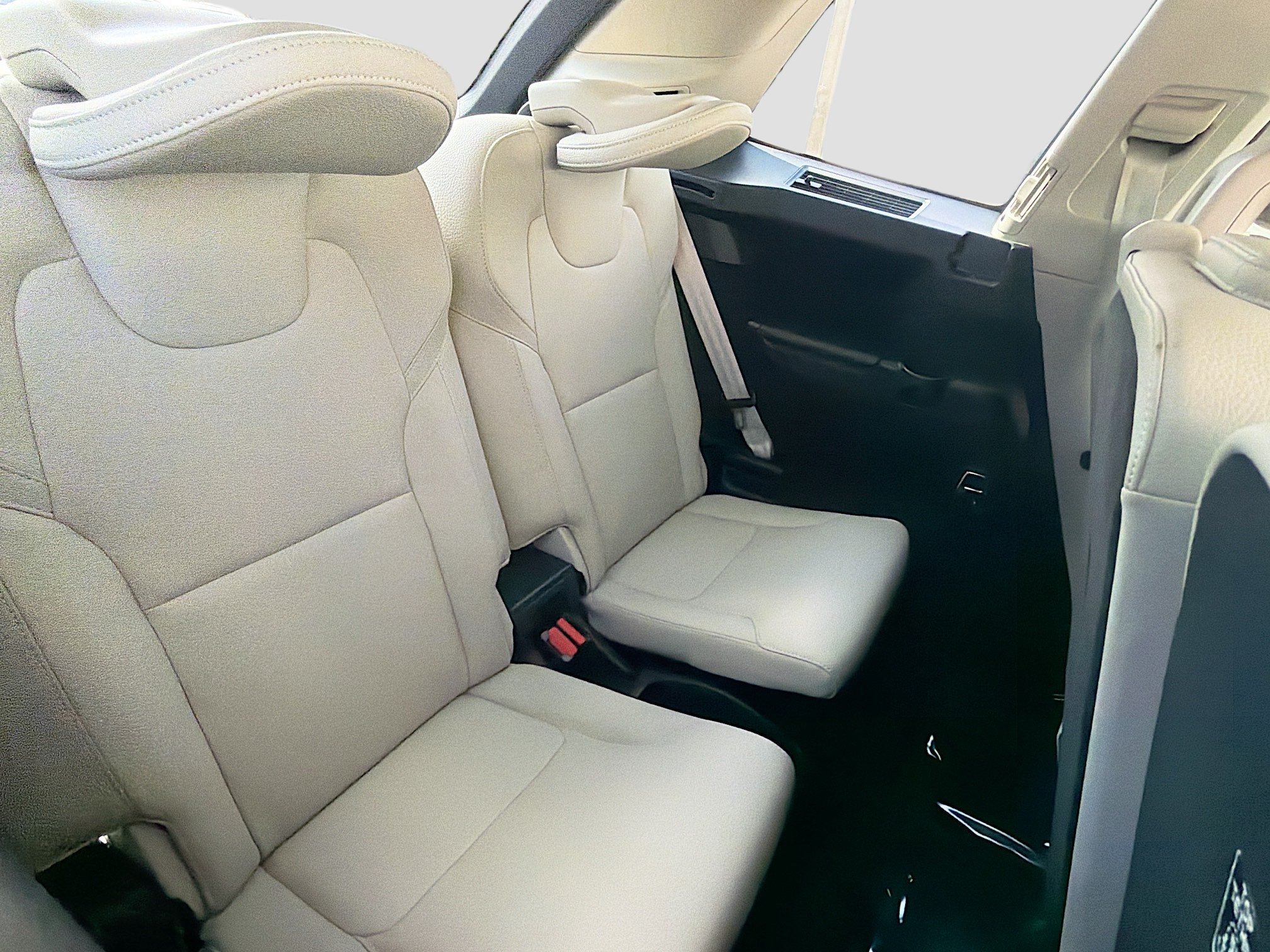 Used 2025 Denim Blue Metallic Volvo Plus image 20