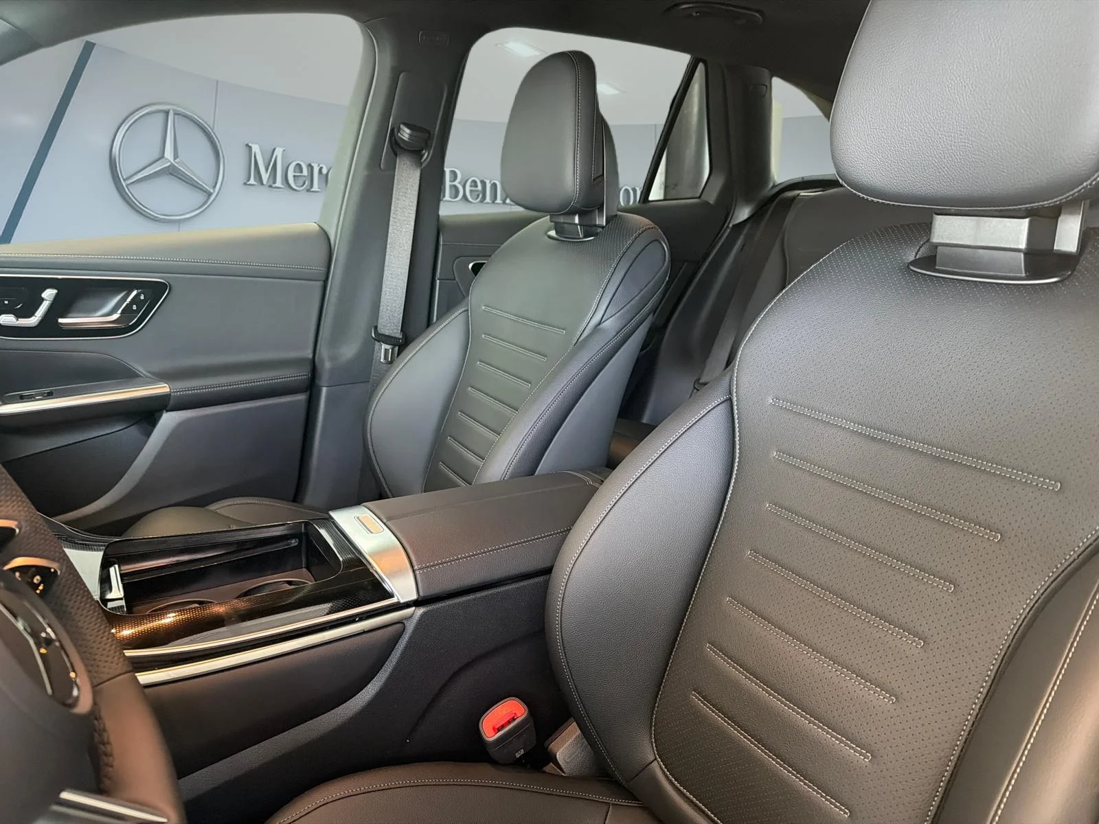 New 2026 White Mercedes-Benz GLC 300 4MATIC SUV image 14