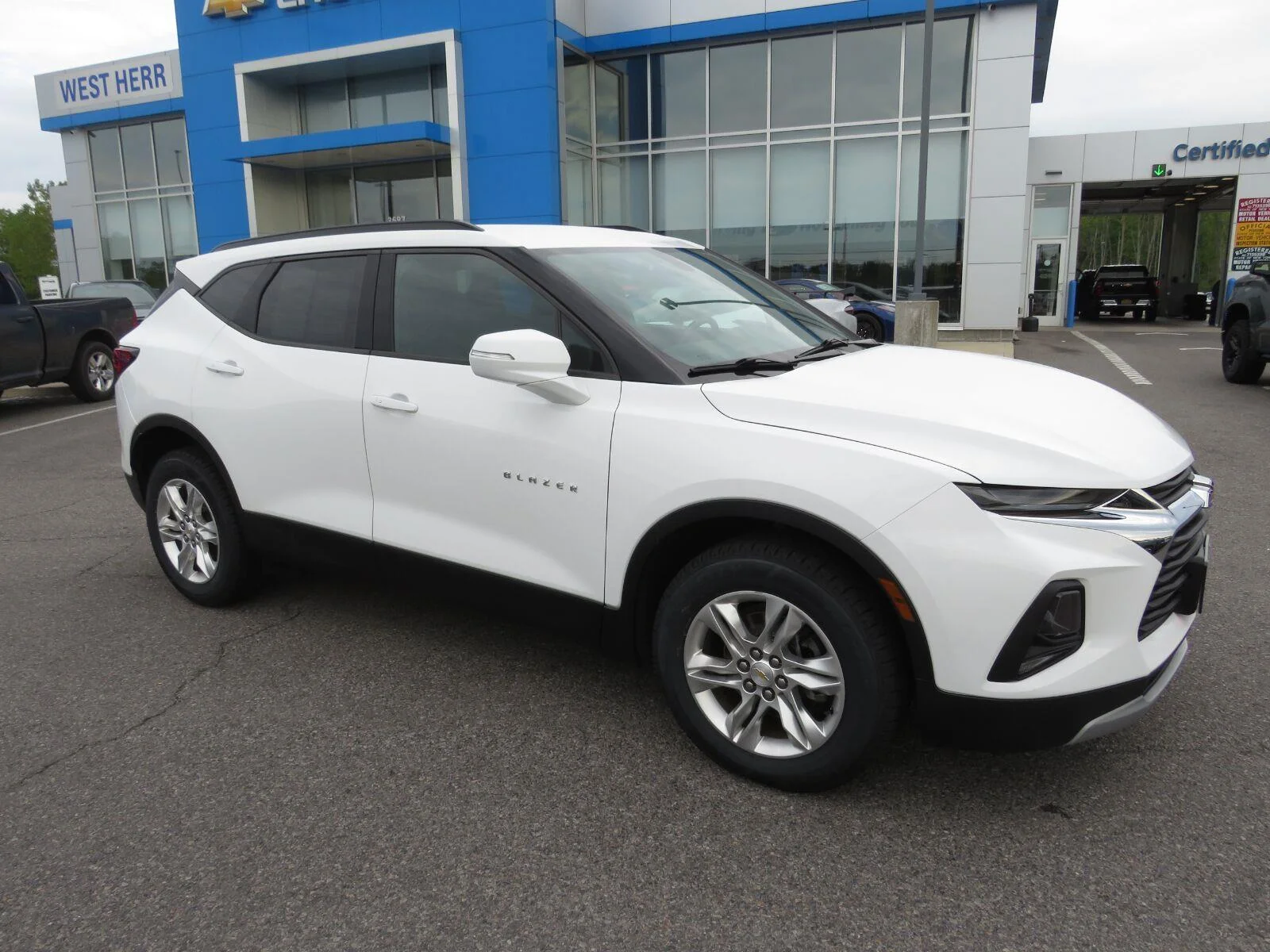 Used 2019 SUMMIT WHITE Chevrolet 4DR AWD LT image 4