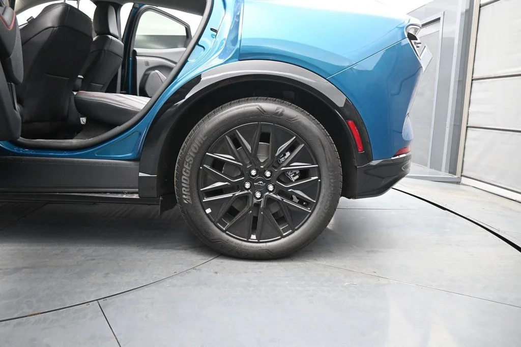 New 2026 Adriatic Blue Metallic Ford Premium image 18