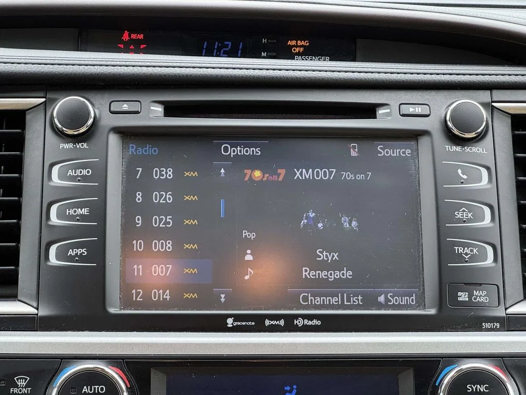 Used 2018 Blue Toyota XLE image 3