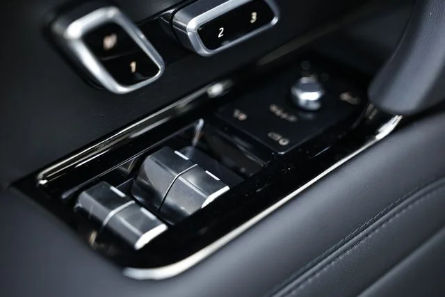New 2026  Land Rover SE image 22