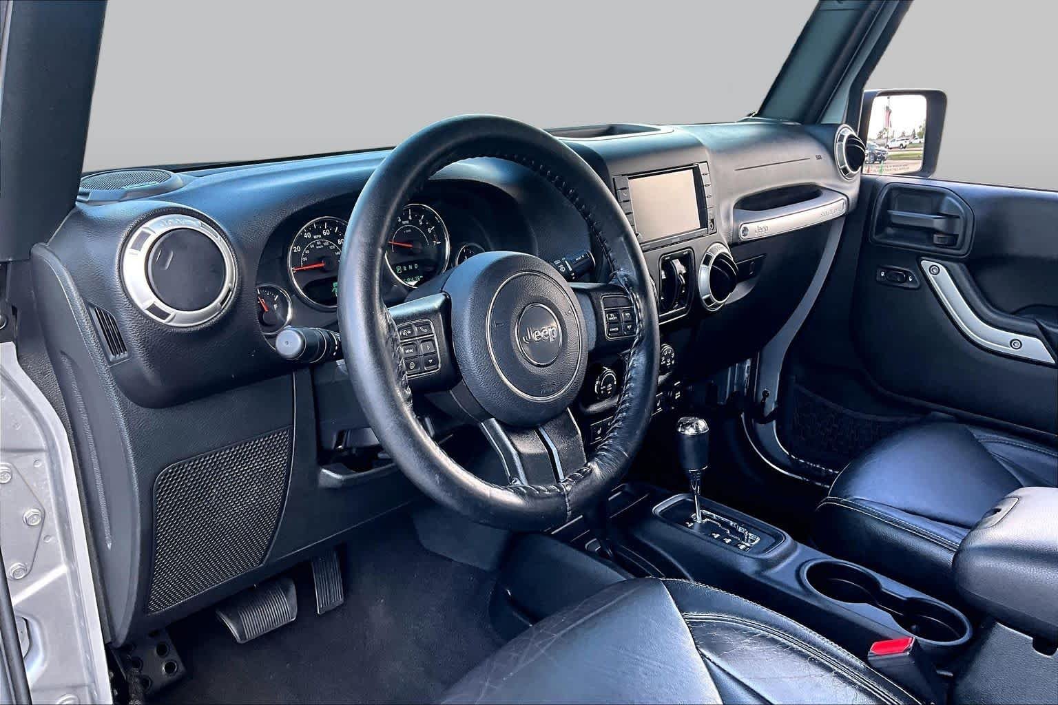 Used 2017 Billet Silver Metallic Clearcoat Jeep Sahara image 18