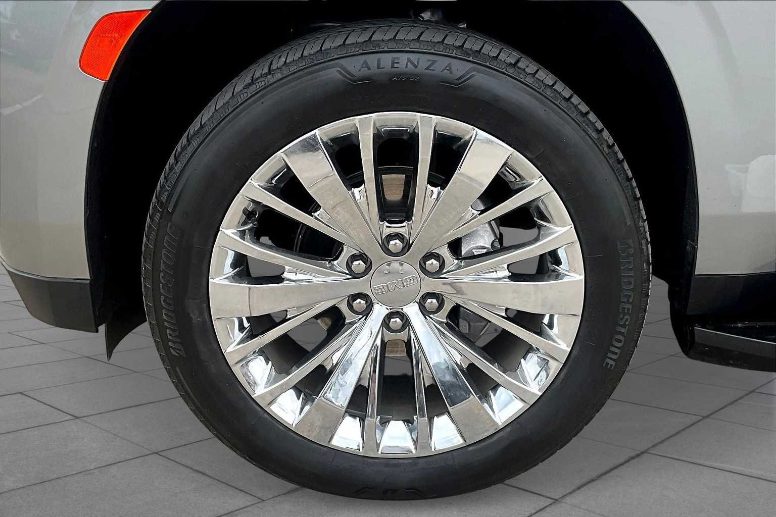 Used 2023 Sterling Metallic GMC SLT image 11