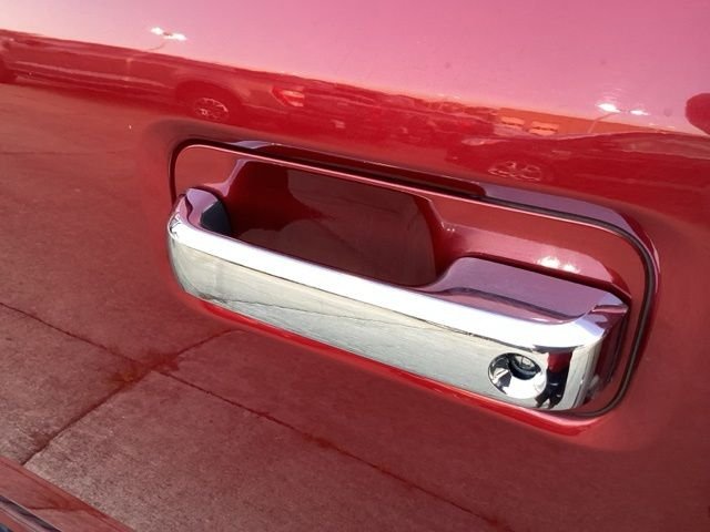 Used 2018 Ruby Red Metallic Ford XLT image 19