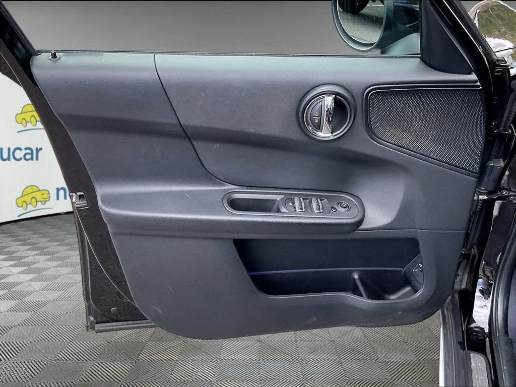 Used 2019 Midnight Black Metallic MINI  image 9