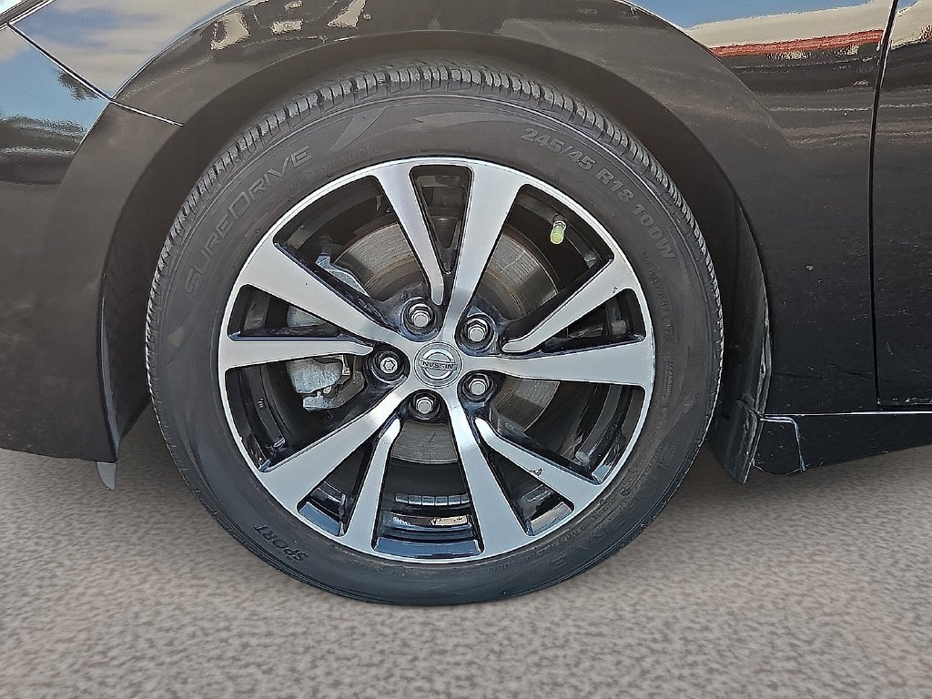 Used 2018 Black Nissan Platinum image 8