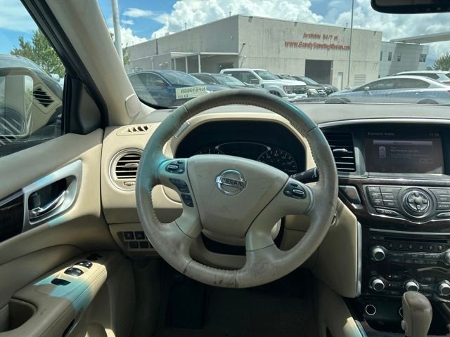 Used 2014 White Nissan Platinum image 23