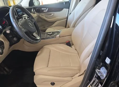 Used 2019  Mercedes GLC 300 image 5