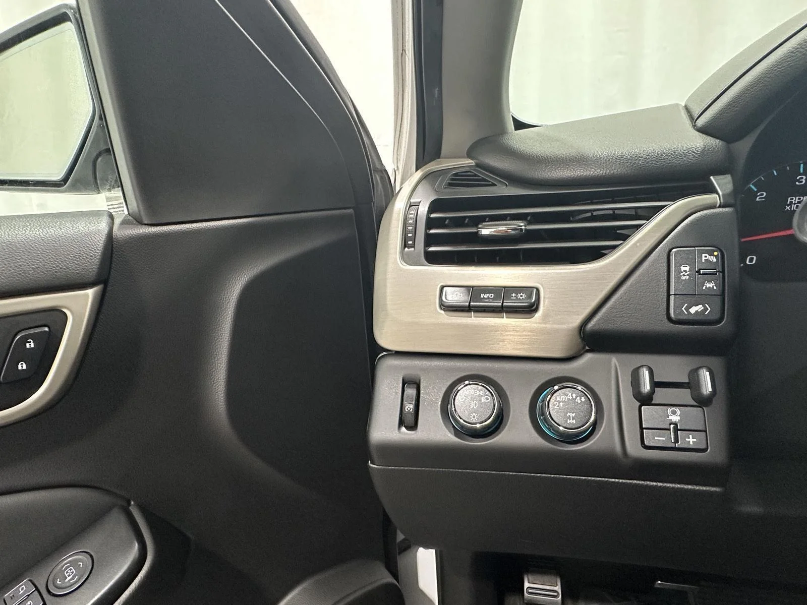 Used 2017 SUMMIT WHITE GMC Denali image 16