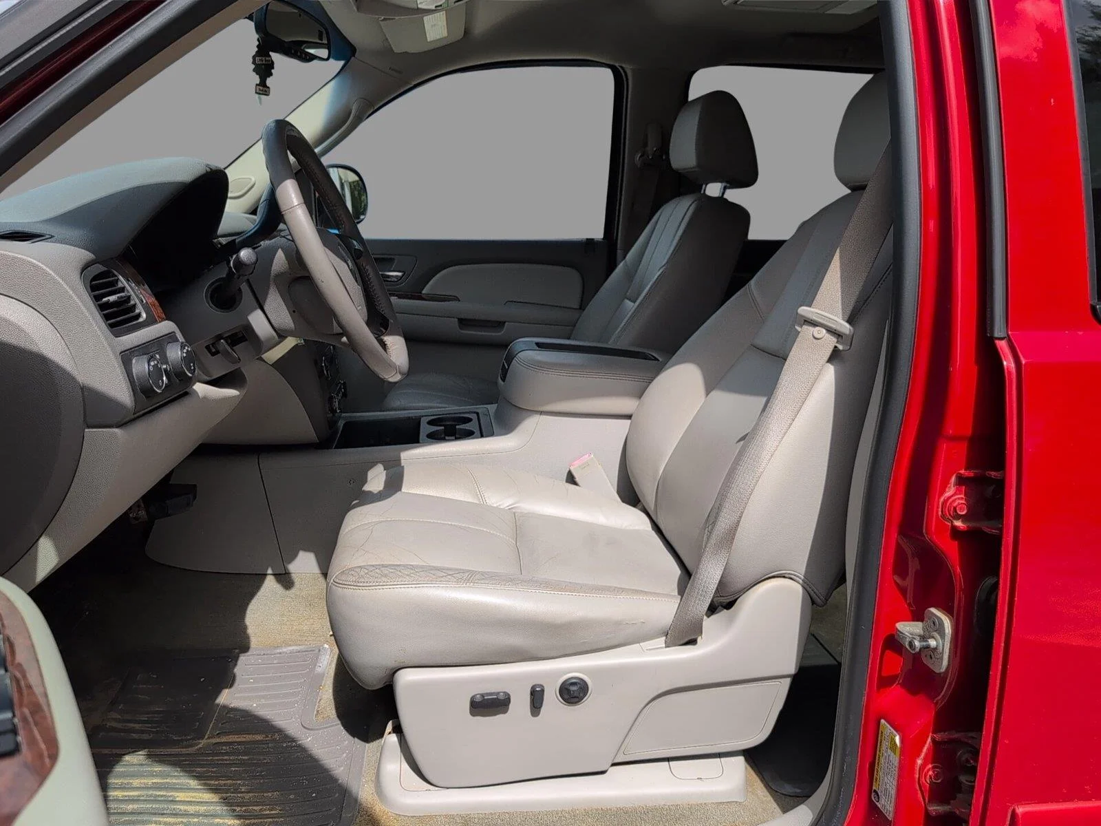 Used 2008 VICTORY RED Chevrolet LTZ image 13