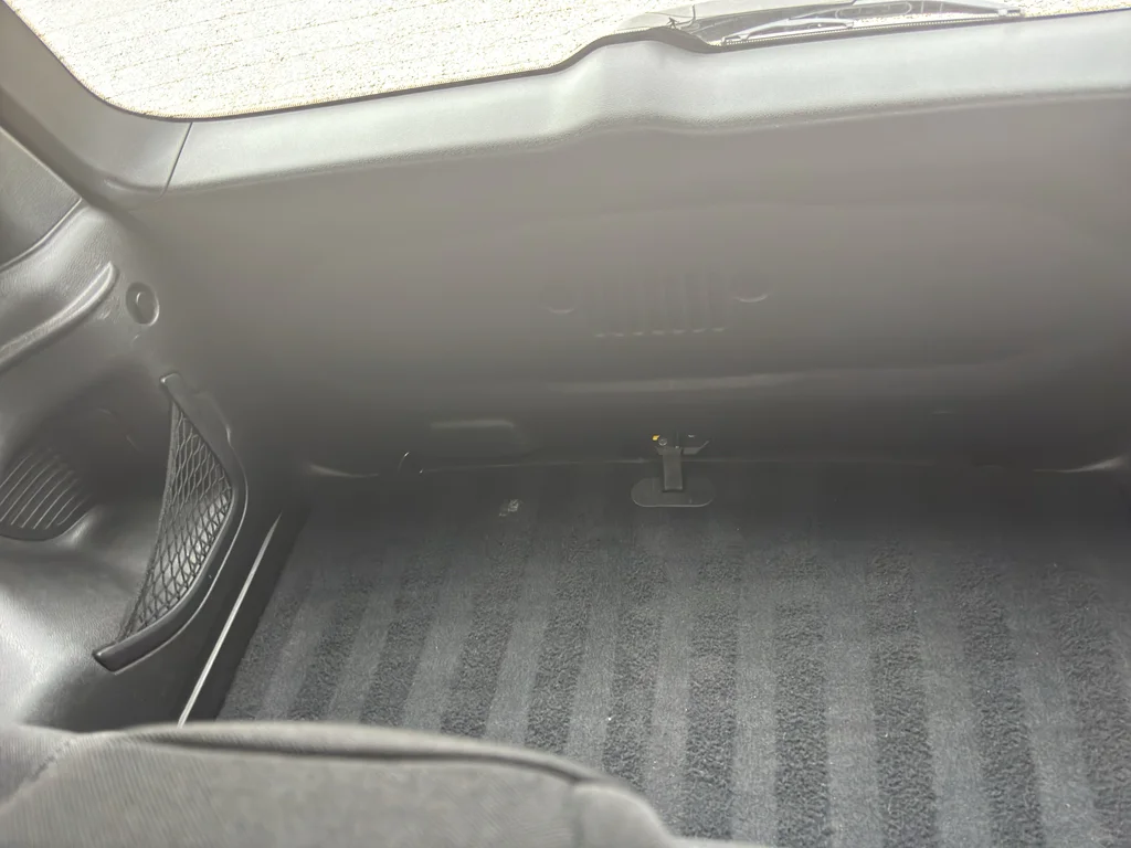 Used 2017 Alpine White Jeep Latitude image 12
