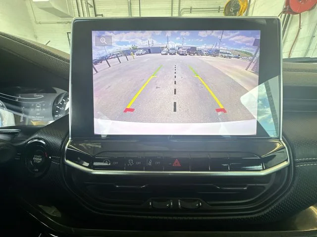 Used 2023 White Jeep Latitude image 19
