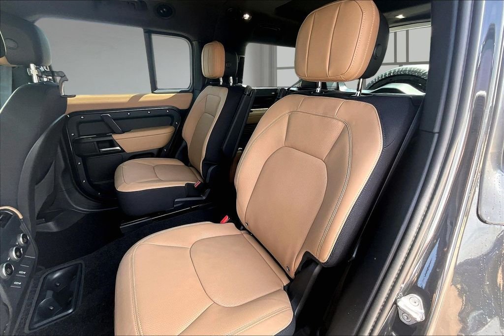 New 2026 Carpathian Grey Prem Met Land Rover V8 image 10