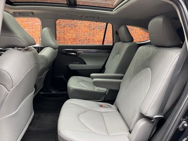 2023 Toyota Highlander Platinum - Photo 23