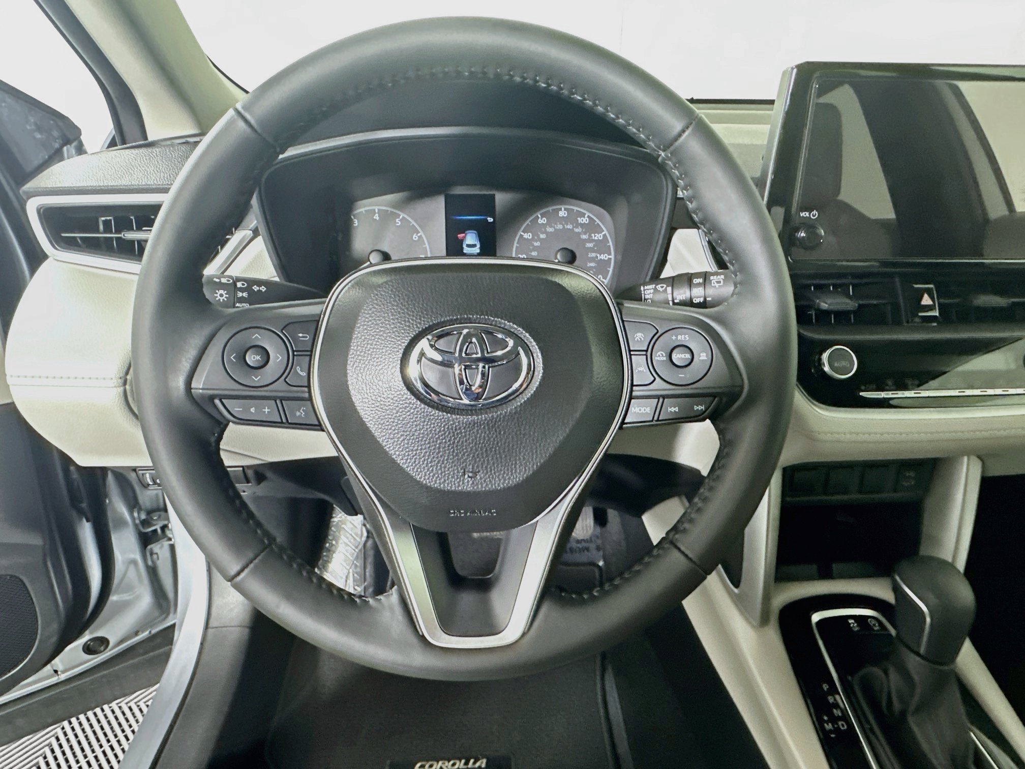 Certified Used 2025 Silver Toyota LE image 15