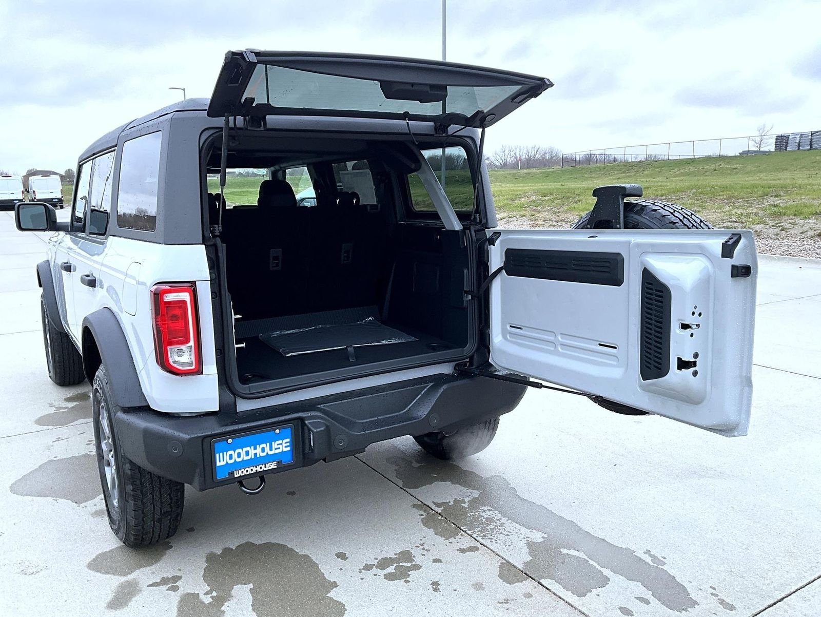 New 2026 Avalanche Gray Ford Big Bend image 13