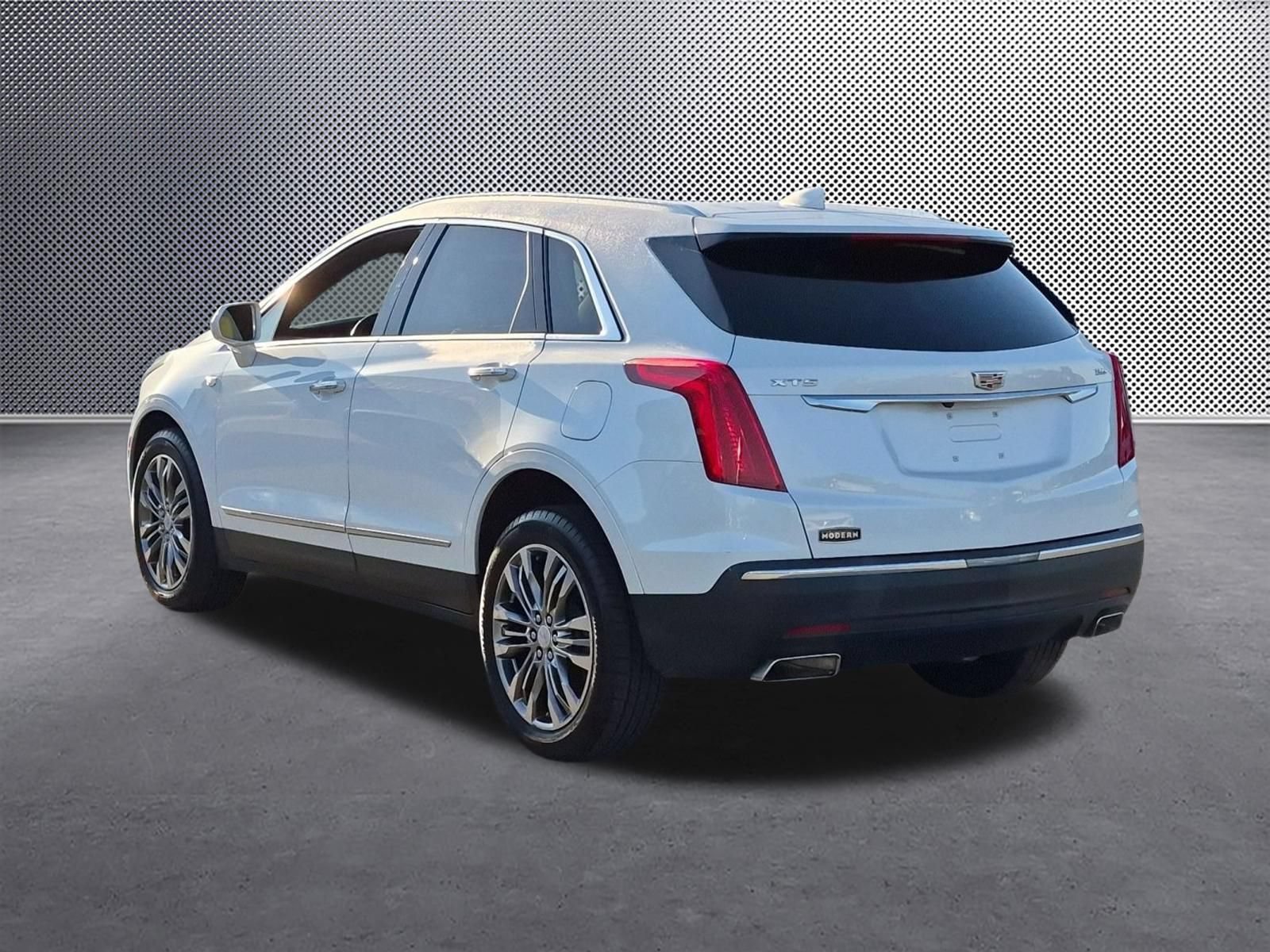 Used 2019 Crystal White Tricoat Cadillac Premium Luxury FWD image 3