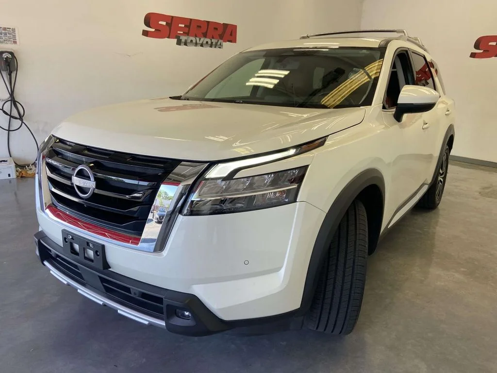 Used 2023 White Nissan Platinum image 7