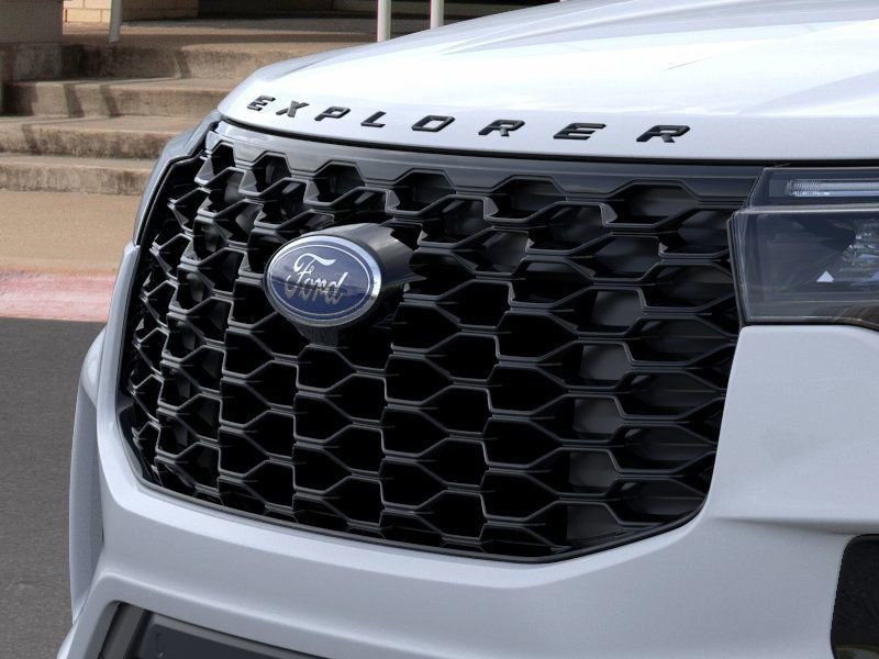 New 2026 Space White Metallic Ford ST-Line image 18