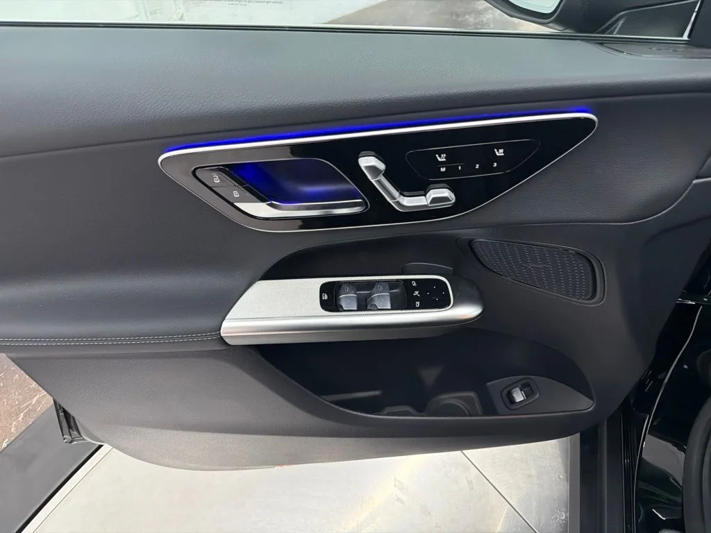 New 2027 Black Mercedes-Benz GLC 300 image 16