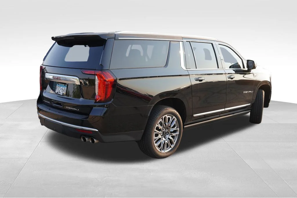 Used 2022  GMC Denali image 3