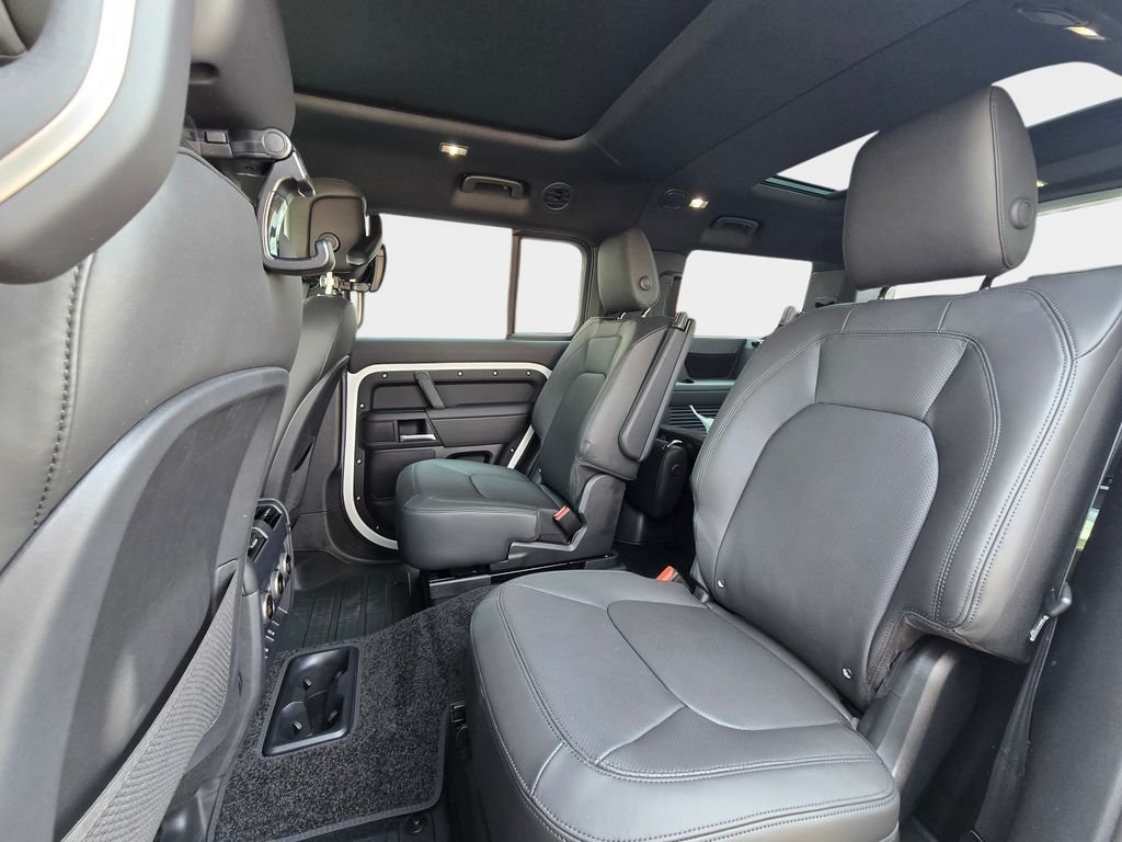 2026 Land Rover Defender X-Dynamic SE - Photo 14