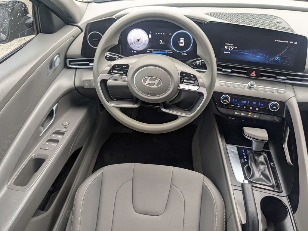 Used 2024 Black Hyundai SEL image 15