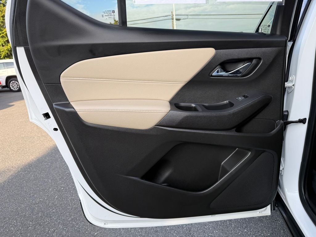 Used 2022 White Chevrolet LS image 22
