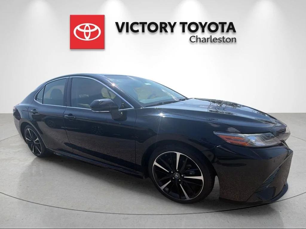 Used 2018 Black Toyota XSE V6 image 5