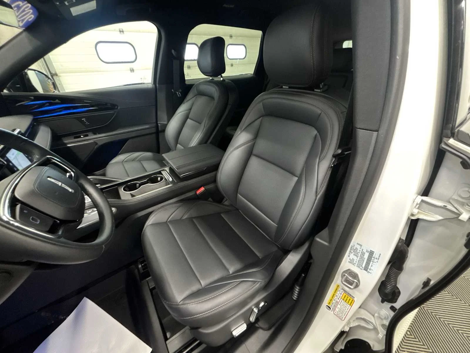 Used 2025 White Platinum Metallic Tri-Coat Lincoln Premiere image 13