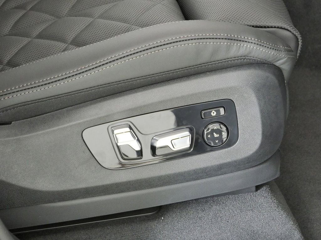 New 2026 Carbon Black Metallic BMW xDrive40i image 22