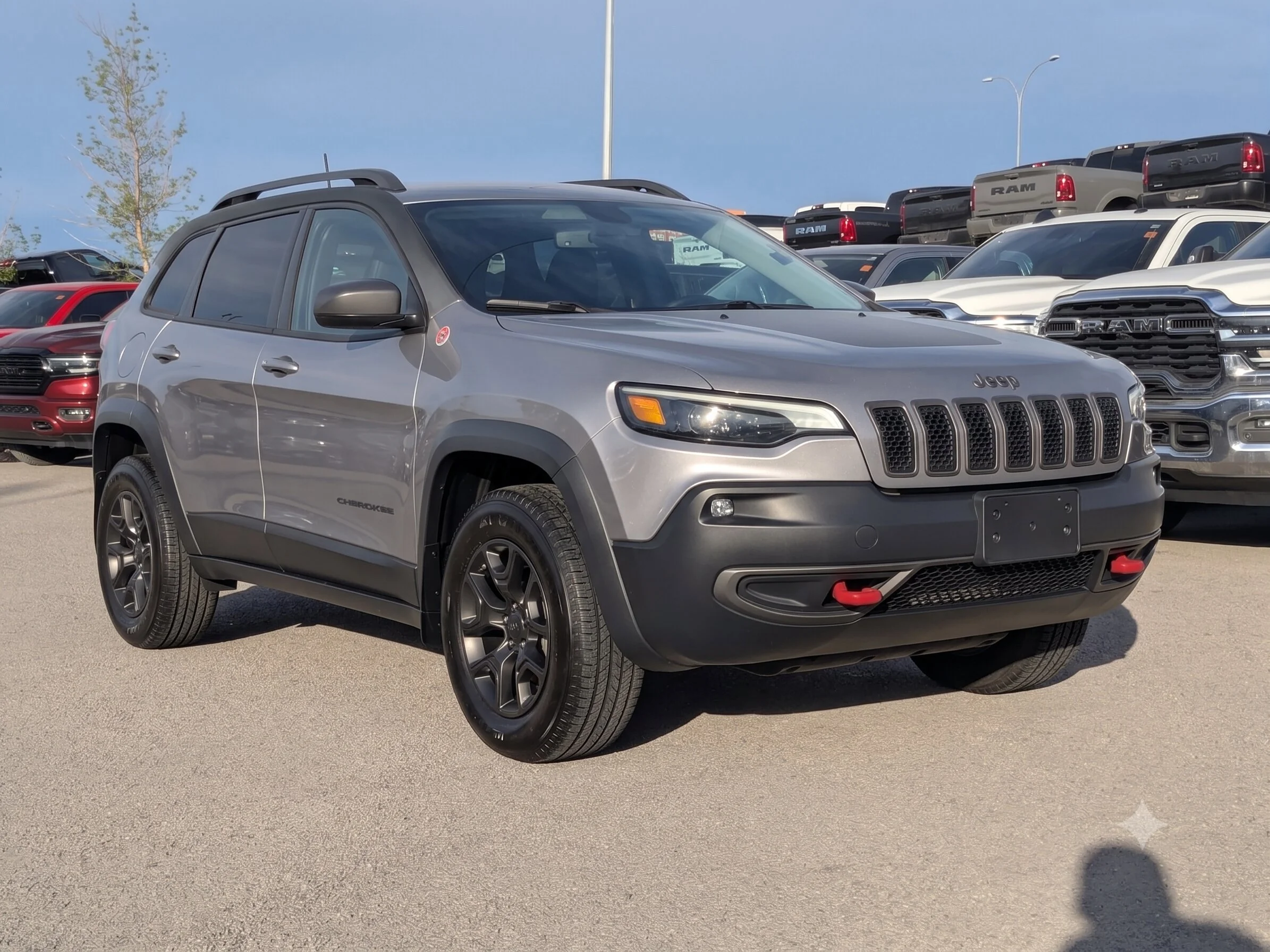 Used 2019 Grey Jeep Trailhawk Elite - Nappa Leather - Command View Sunroof - Trailer Tow - Heated & Cooled Seats image 2