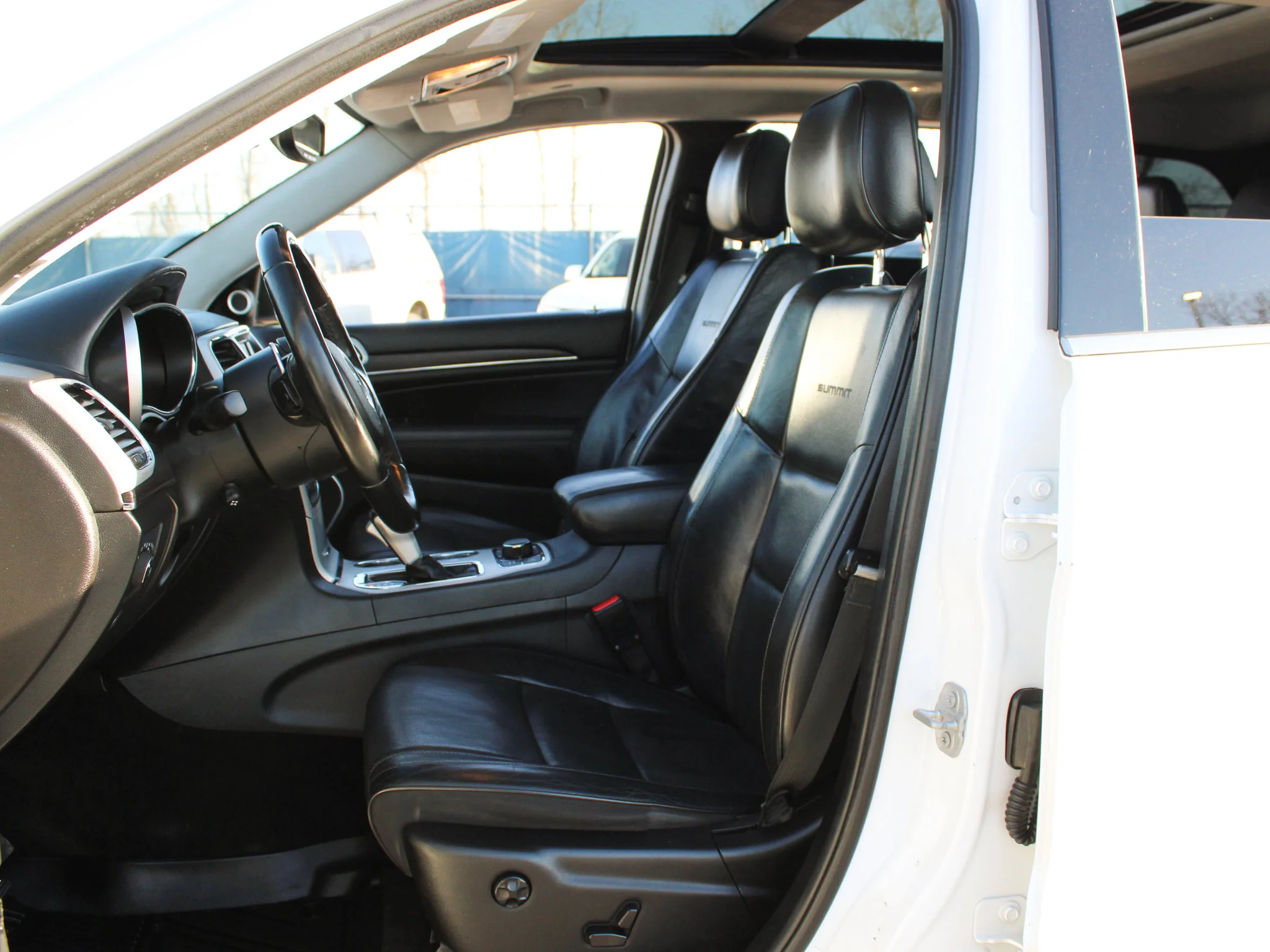 Certified Used 2018 White Jeep Summit * Mechanic Special | Winter Tires | Skid Plates | Harman/Kardon | Adaptive Cruise image 2