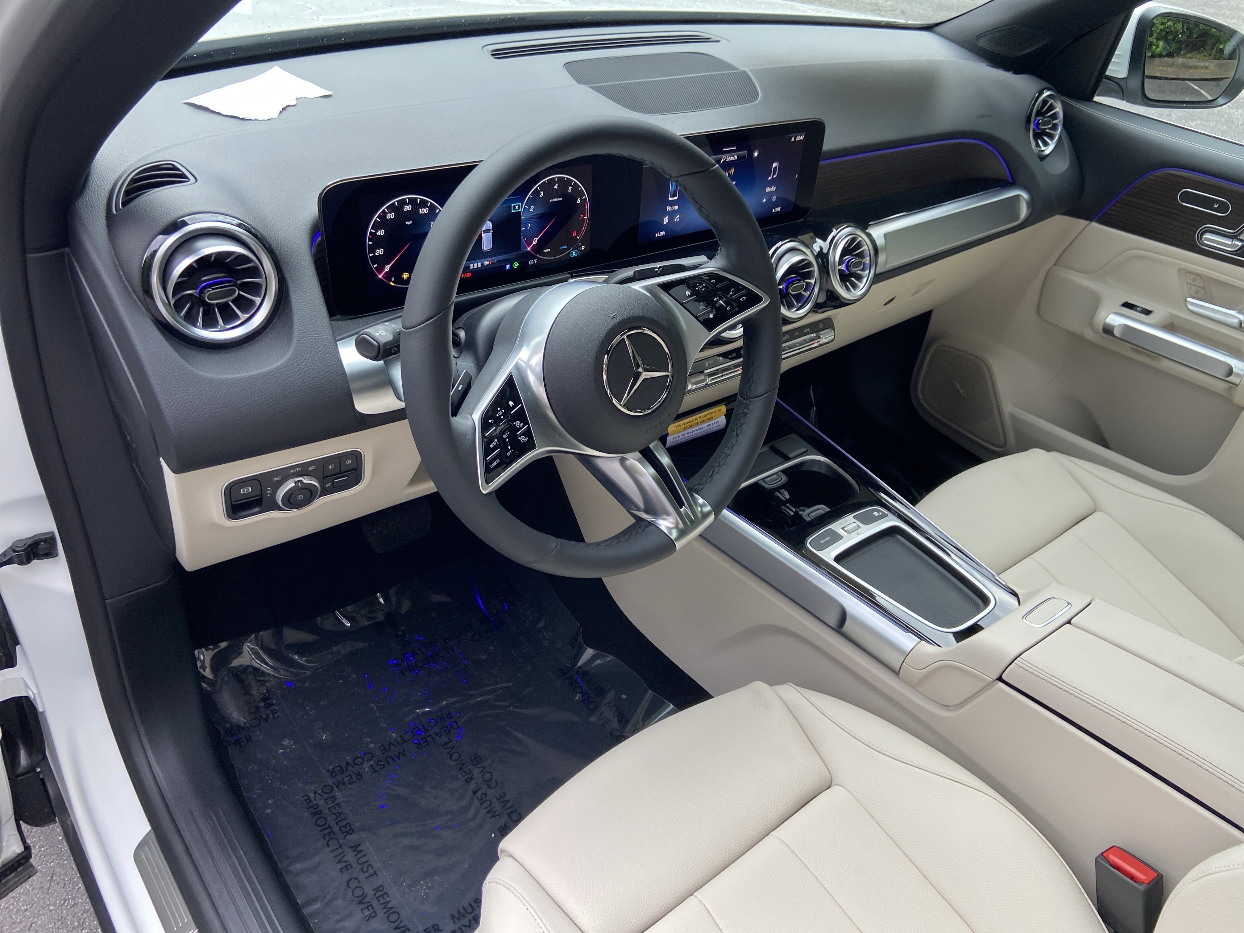 New 2026 Polar White Mercedes-Benz GLB 250 SUV image 17