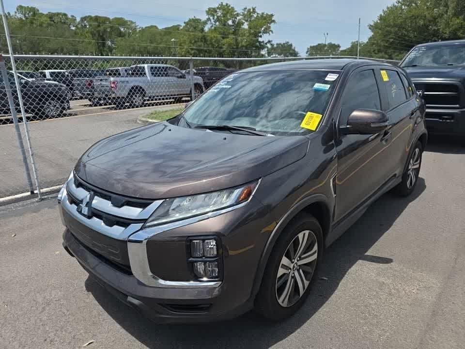 Used 2025 Oak Brown Metallic Mitsubishi SE image 2