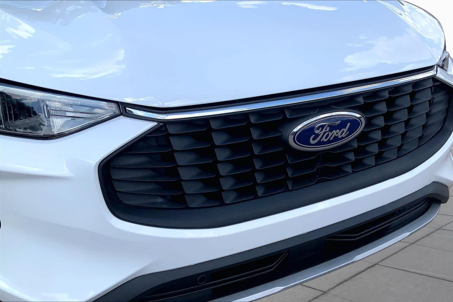 Used 2025 Oxford White Ford Active image 36