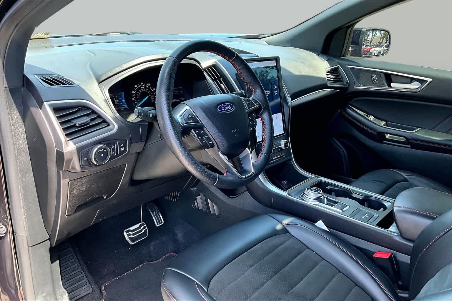 Used 2022 Agate Black Metallic Ford ST-Line image 18