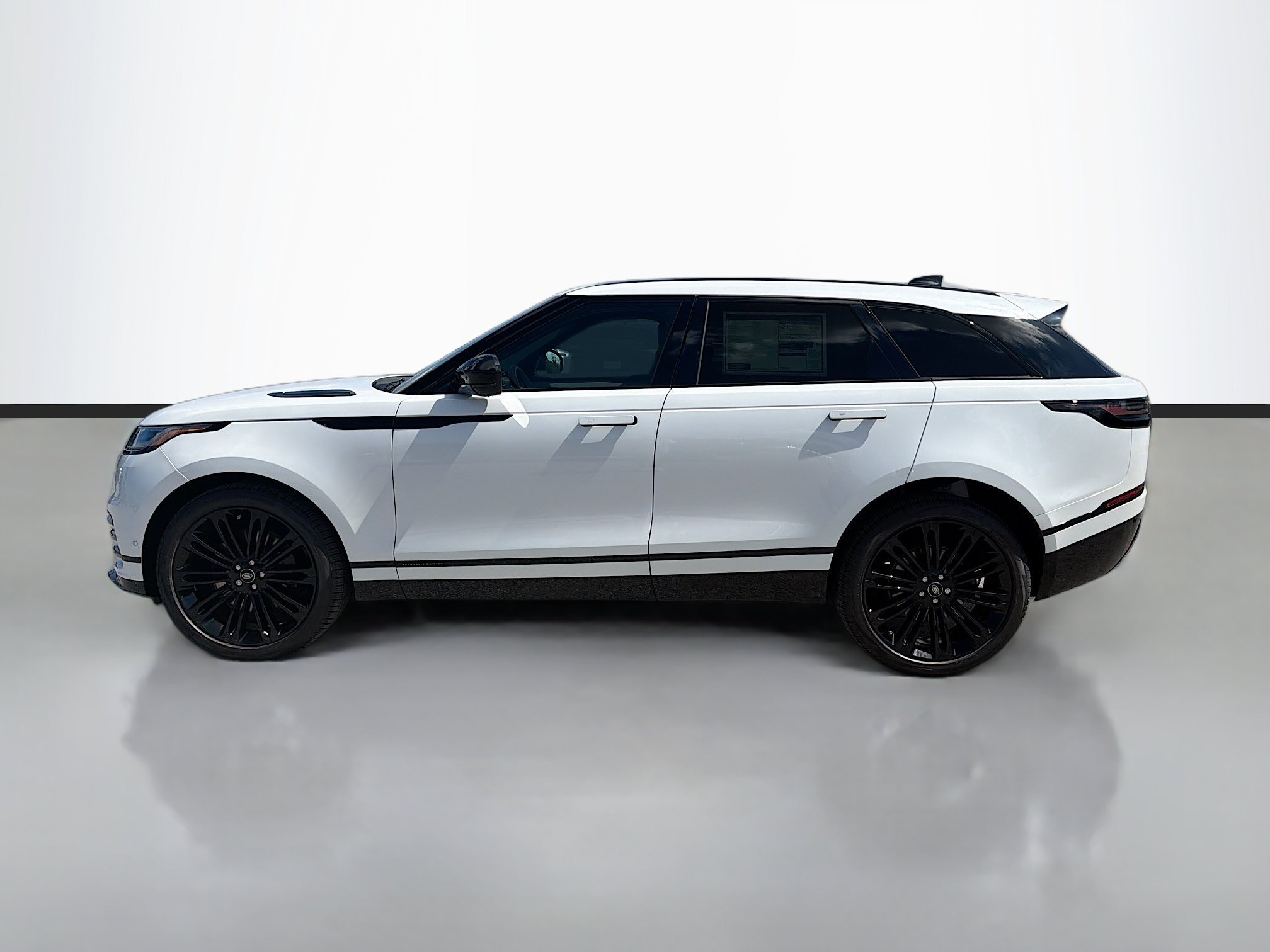 New 2026 Ostuni Pearl White Land Rover Belgravia Edition image 2