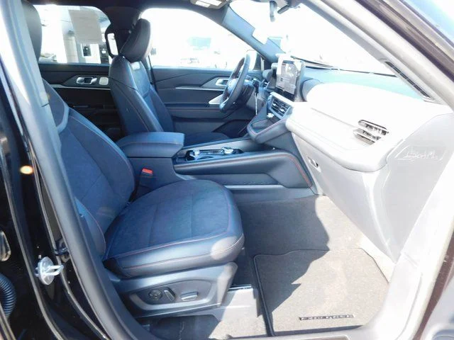 New 2026 Agate Black Metallic Ford ST image 18