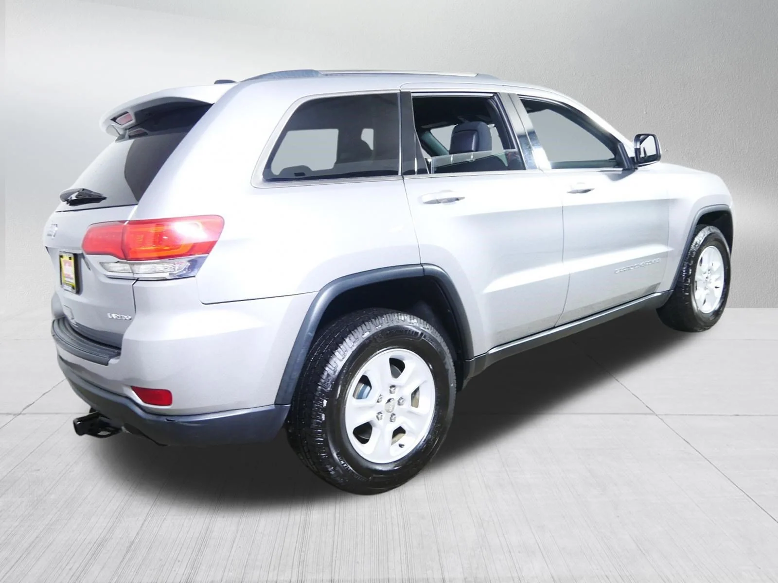 Used 2015 Billet Silver Metallic Clearcoat Jeep Laredo image 7