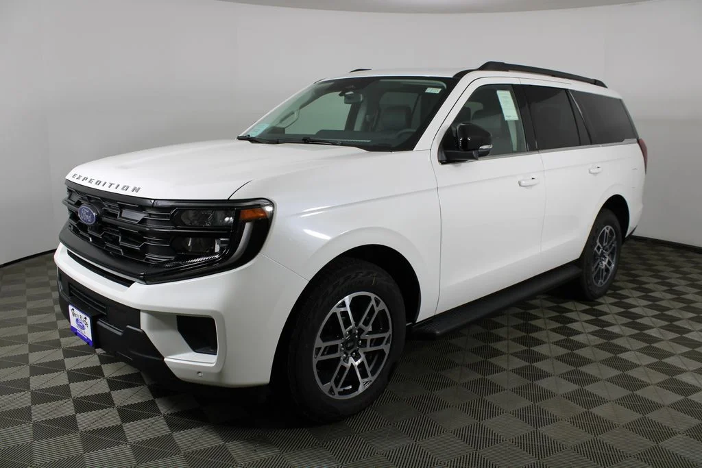 New 2026 Star White Metallic Tri-Coat Ford Active image 3